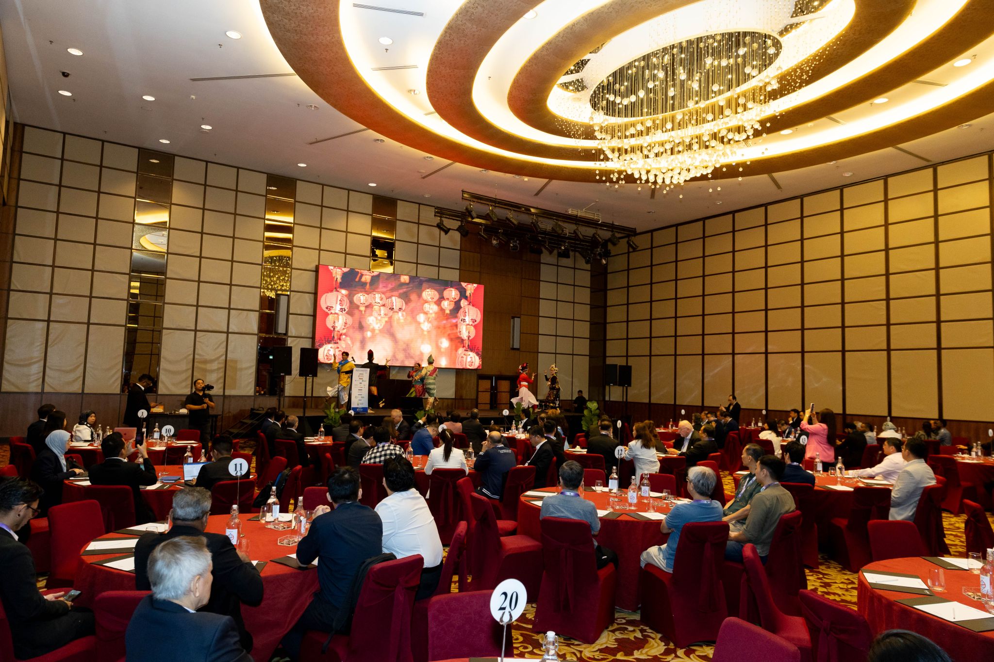 モーダルウィンドウで表示します。